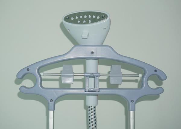 Pink Or Customized Vertical Garment Steamer Quick Touch Ups With Adjusting Pole