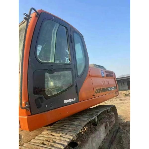 Подержанный экскаватор Doosan DX300LC, из Китая.