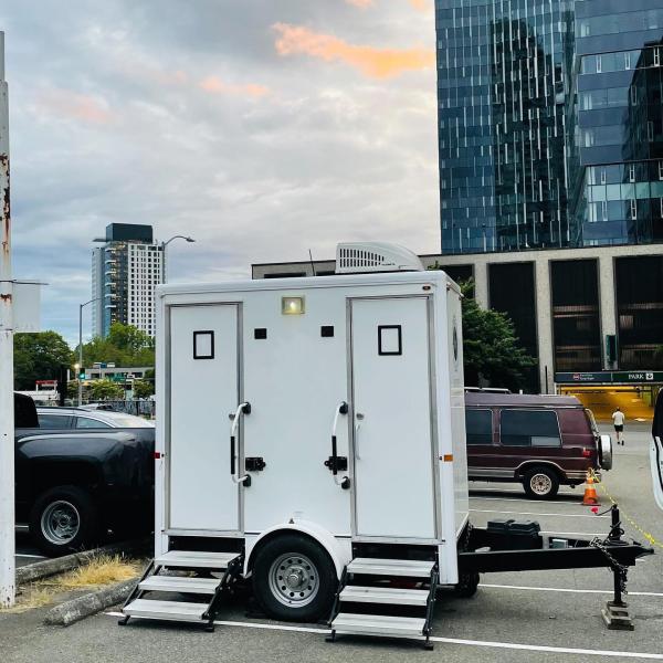 Роскошные туалеты мобильный туалетный трейлер Дорожная хорошая арматура на заказ