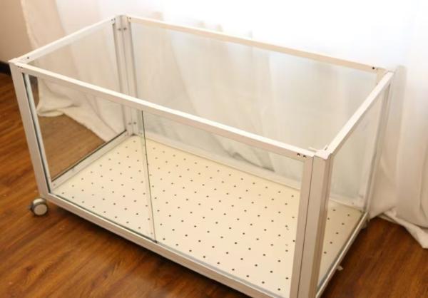 小型から中型のペット用軽量で移動しやすいペットケージ