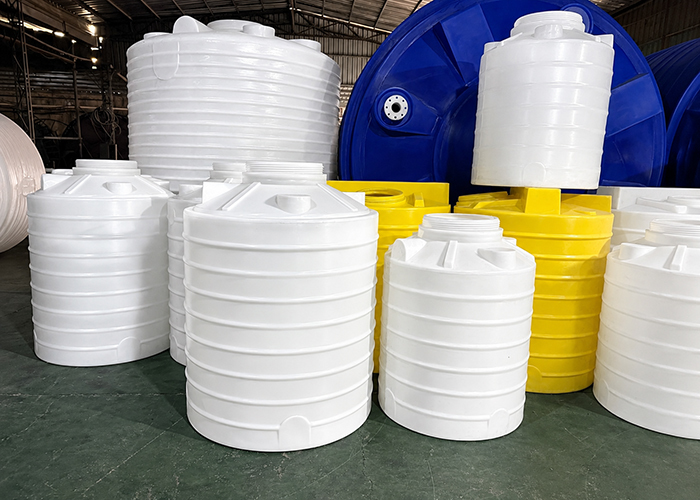 UV Resistant Vertical Round Poly Tanks with Lids for Farm Storage