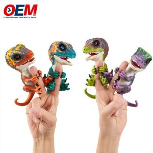 Des jouets de dinosaures en plastique sur mesure