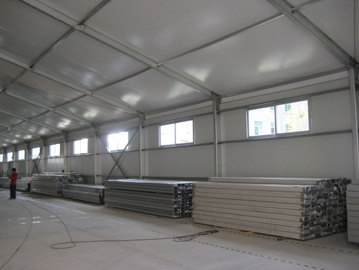 Шатры склада хранения белого цвета алюминиевые большие промышленные с тканью ПВК