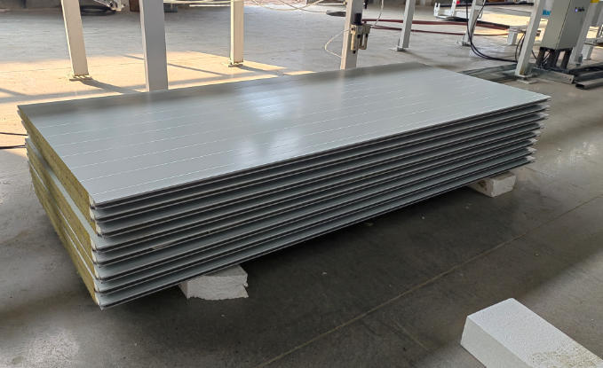 Anti Condensation PU Edge Rock Wool Sandwich Panel Cladding No Heat Bridge For Clean Workshop PEB Steel Structure