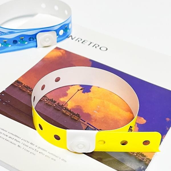 Logotipo personalizado Pulseiras de PVC à prova d'água em várias cores para promoções