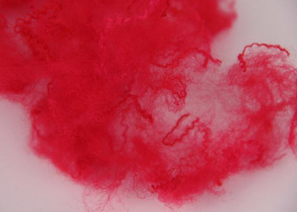 Beautiful High Tenacity PSD Fiber , Red Recycled Polyester Fiber 1.5d*38mm