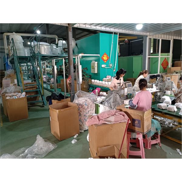 Внутренняя пакуя ясная тренировка щенка сумки прокладывает пусковые площадки мочи собаки