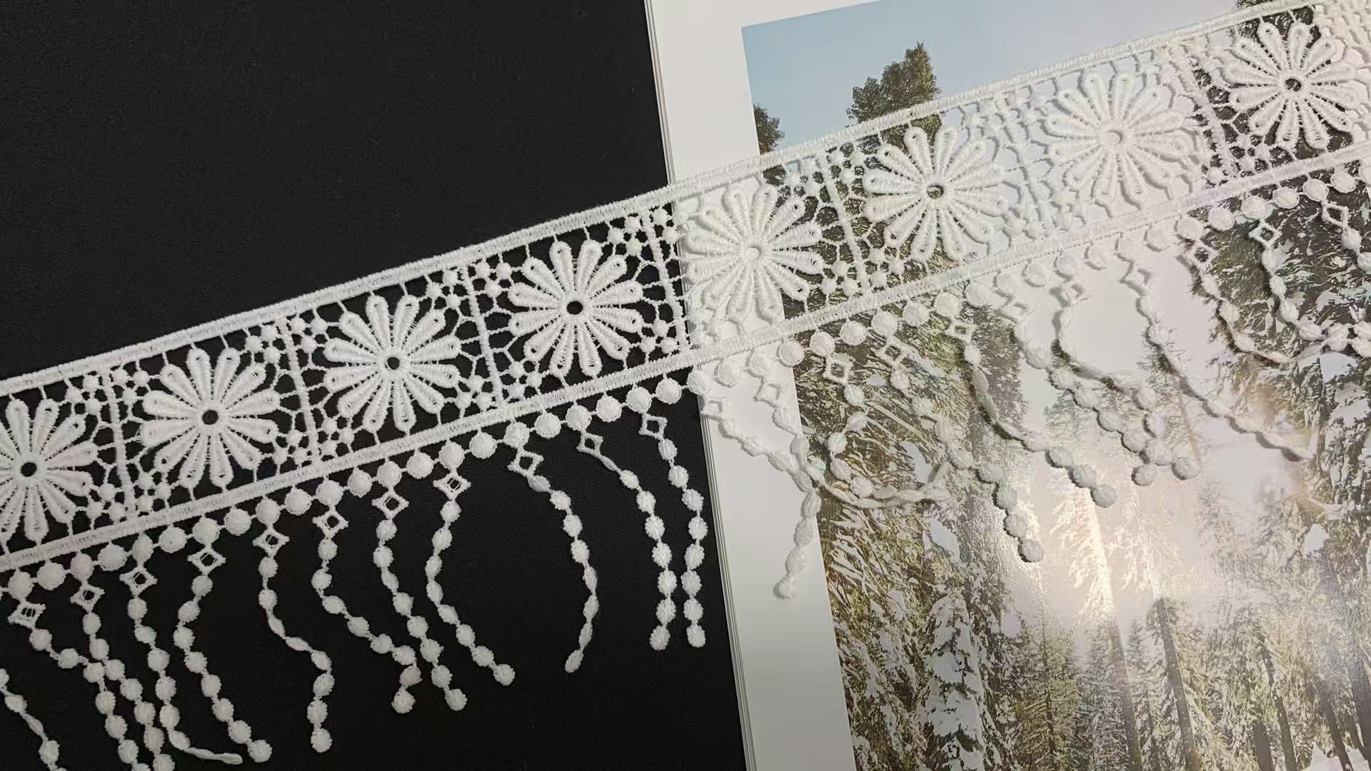 Milk Yarn Chemical Lace Trim, Daisy Floral Water‑Soluble Embroidery Lace with Tassel Fringe for Garment Decoration