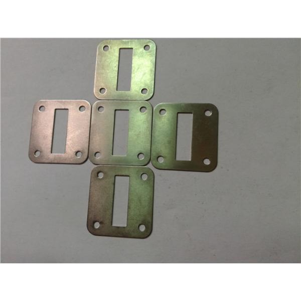 Меньше материальных плашек металлического листа штемпелюя, пробивая проштемпелеванная сталь разделяют зажим панели крыши