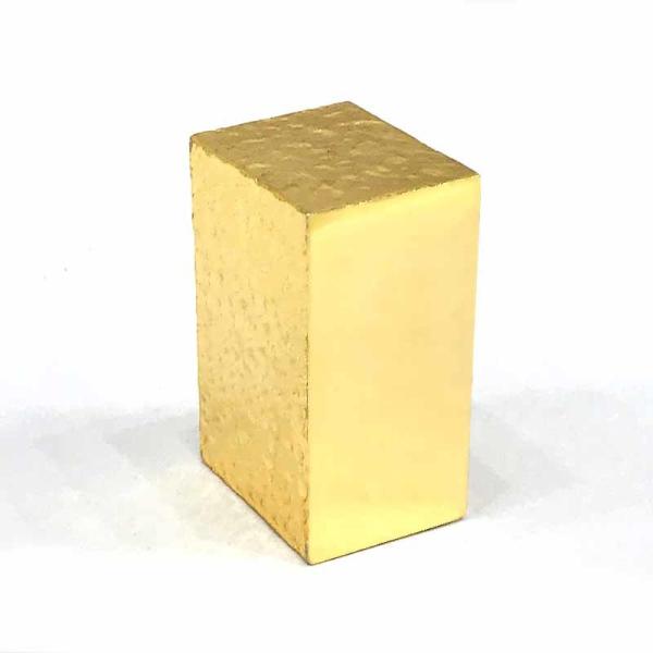 A cor Zamak do ouro da forma do retângulo perfuma o tampão de garrafa