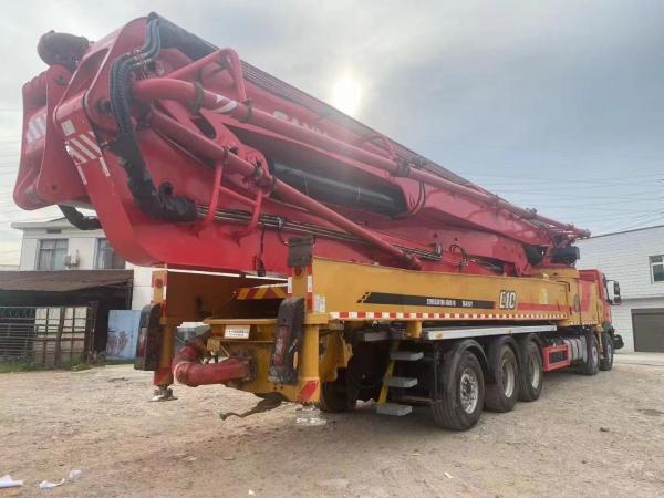 1400 mm Hauteur d'alimentation 62m Volvo Chassis Pompes montées sur camion pour équipement de construction