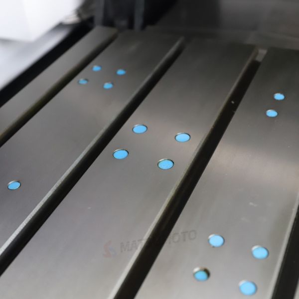 MT550 CNC Metal Mould Engraving Milling Machine 500x400mm 6000rpm
