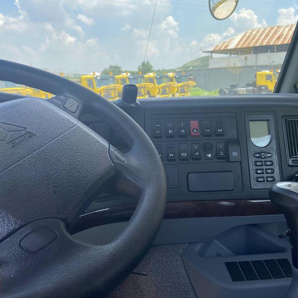 Second-Hand Semi-Trailer Tractor Head Rear Eight-Wheel Mining Transport Head 371 Horsepower Freight Truck Head