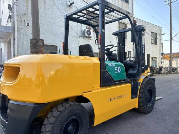 Secondhand Komatsu 50 Forklift 5 Tons 3 Meters Diesel Lifting Machine For Lifting