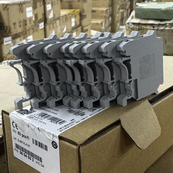 Phoenix Contact 3004032 UK 5-MTK-P/P Knife-disconnect terminal block with 500 V 16 A Screw connection