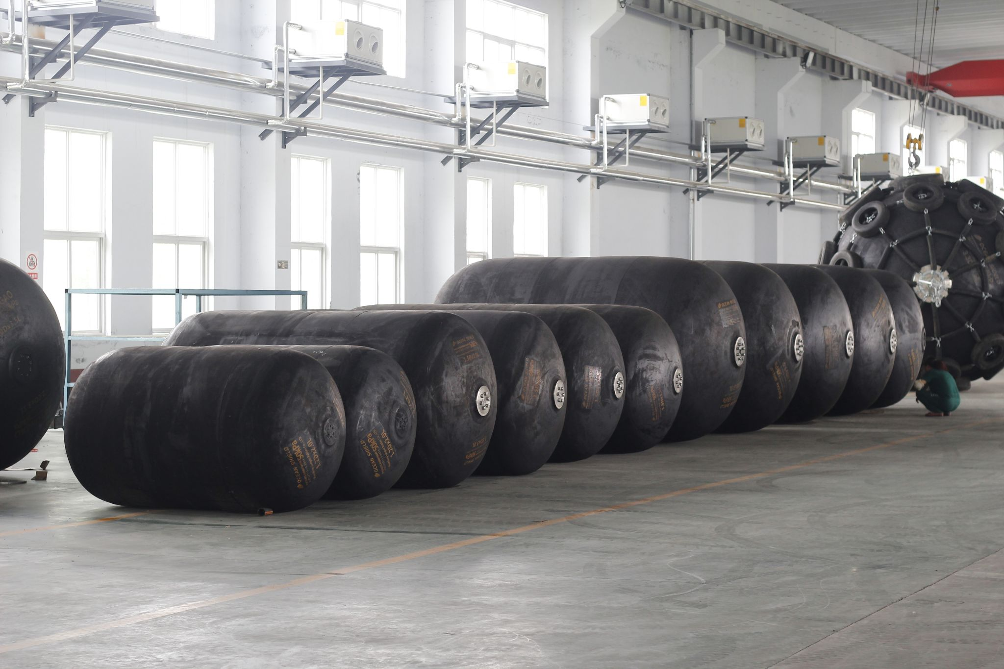 Material NBR, NR, SR Cover Sling Or Nylon Ropes Pressure 50 kPa & 80 kPa Factory Rubber Marine Supplies Sling-type Floating Pneumatic Rubber Marine Fender for Ship to Dock