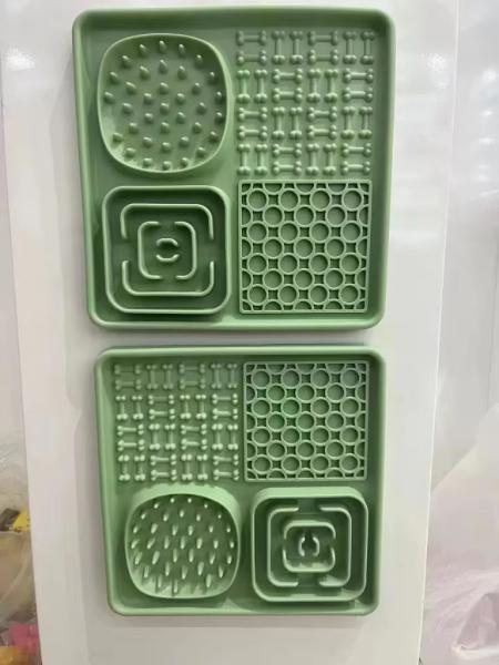 Rectangle Silicone Dog Lick Mat All In One Non Slip Pet Slow Feeder Mat With Suction Cups