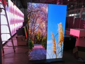 GOB P1.5mm P1.8mm P2mm 屋内 LED ポスター スクリーン、バナー用、トレードショー ストア用ホイール付きポータブル LED ビデオ ウォ