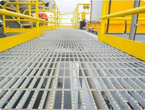 Swage-Locked Riveted Smooth Steel Grating for Heavy Duty Applications