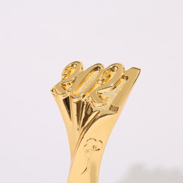 Outstanding Staff Award OEM Resin Trophy Cup As An Encouragement