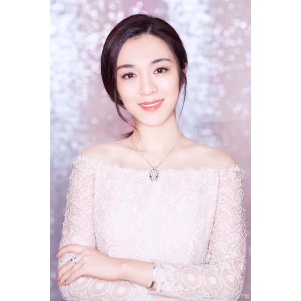 Hot Selling Fashion Necklace Pure 18k Gold   Serpenti Necklace With Natural Diamonds