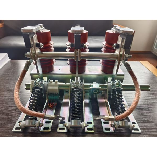 11kv 1250A Indoor Earthing Switch with 150mm Poles And Insulation Plate