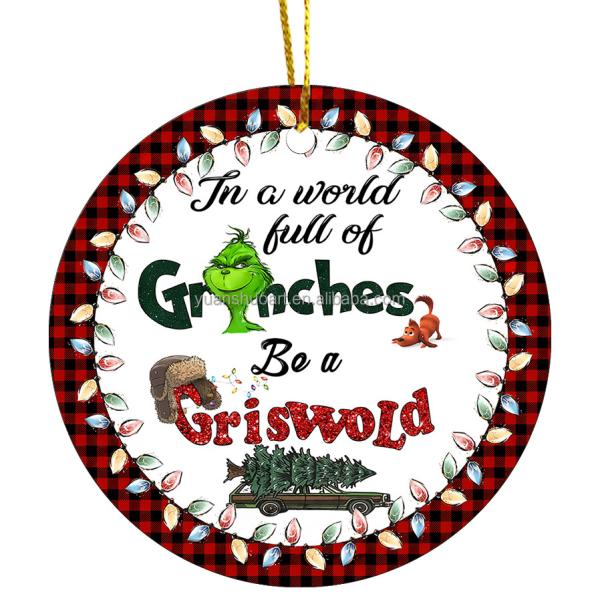 Изготовленная на заказ керамическая вися рождественская елка орнаментирует для украшения праздника фестиваля