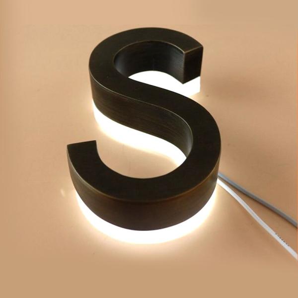 Módulos LED iluminam letras e logotipos personalizados de aço inoxidável para o seu negócio