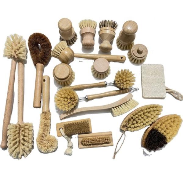 O sisal natural eriça o banheiro de madeira esfrega a escova de limpeza de bambu do toalete da escova