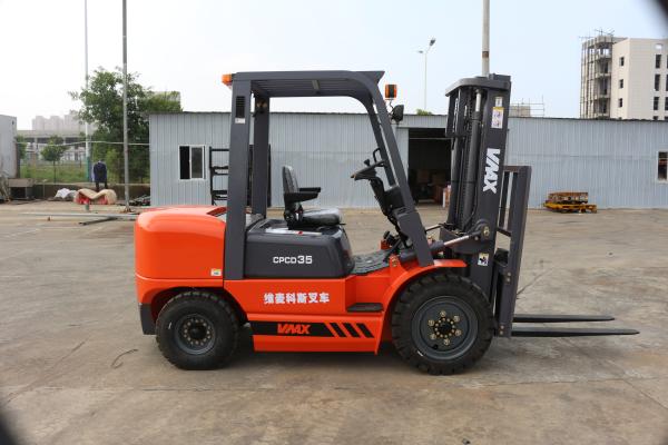 3 Stage Diesel Powered Forklift With 6m Lifting Height 125mm Fork Width