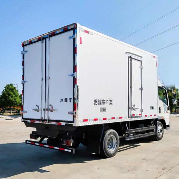SINOTRUK Howo 5 Ton Refrigerator Truck Box Van for Meat and Fish Delivery Vehicle Temperature Range 2- -18