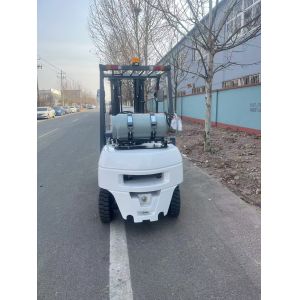 LPG Powered Forklift Truck 2.5 Ton CPCD25 with 4m Mast for Distribution Center Use