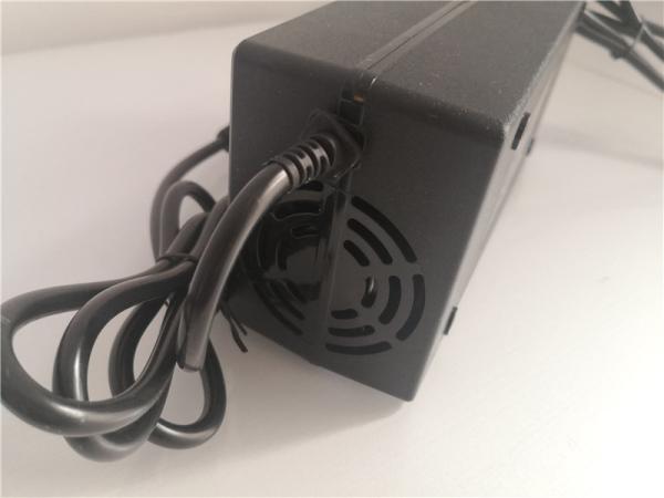 Lithium rechargeable 6.8Ah 12v /5V 13Ah12v de Li-ion de batteries d'approvisionnement d'usine avec la prise du chargeur US/EU/AU/UK à C.A.