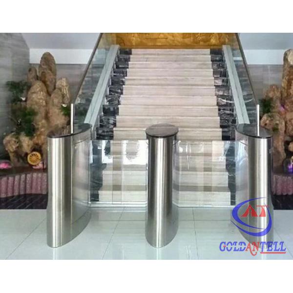 Штрихкод фитнес-клуба проверяет в турникете ворот скорости, турникете качания оф