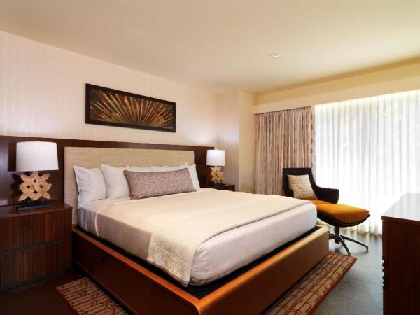 Bandung holiday hotel bedroom suite furniture of fabric pad headboard with in wall wardrobe closet and hotel sofa