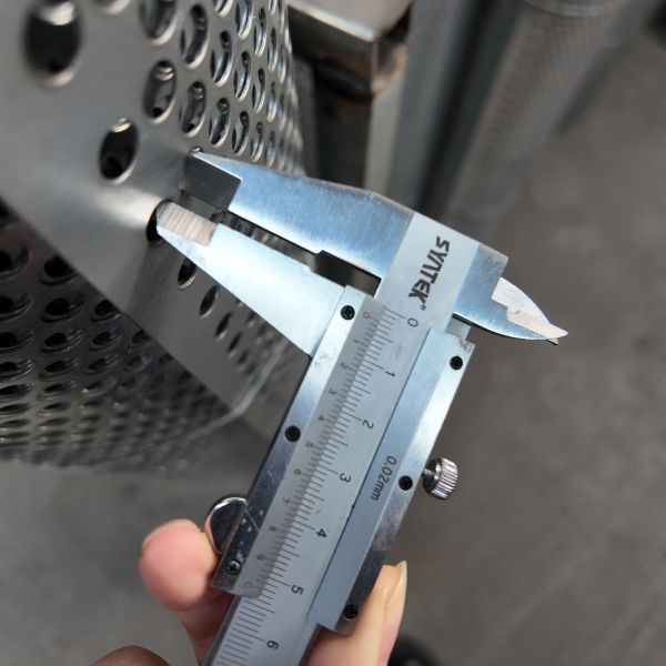 Custom Size 1mm-2mm Perforated Stainless Steel Sheet Microporous Filtration