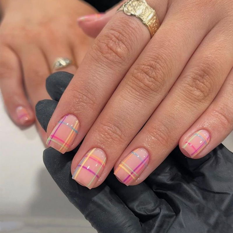 Checkered Pattern Artificial Nails Long Almond Glossy Instant Manicure