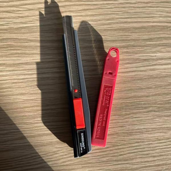 Precision 9mm Snap-Off Cutter Blade with 86mm Length, 0.35mm Thickness, and 12 Segments for Clean Cuts