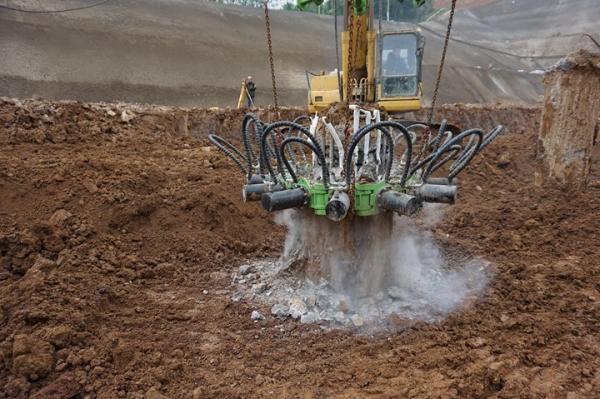 34.3mpa Hydraulic Square Concrete Pile Breaker Machine 135mm