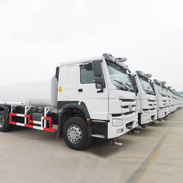 White HOWO 20000L 6×4 Oil Tanker Truck Diesel Fuel Type Manual Transmission
