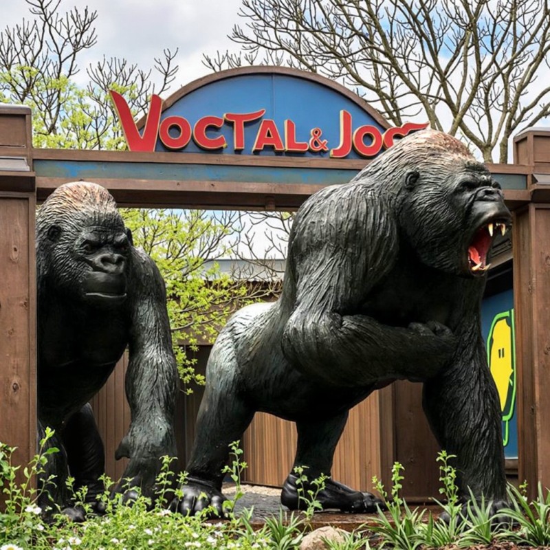Lifelike Gorilla Sculpture Fiberglass Primate Statue For Zoo Jungle Themed Parks