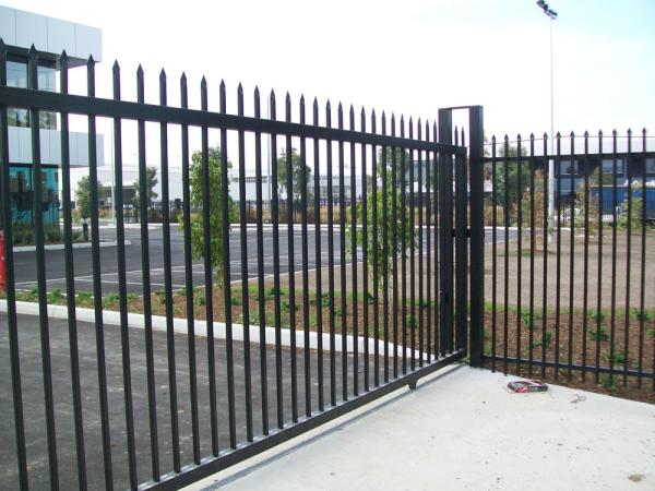 Powder Coated Waterproof Black Corten Galvanized Metal Picket Tubular Steel Fencing