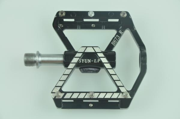 CNC Big Platform Pedal of Bicycle 3 sealed bearings with replaeable grip pins Shimano Saint