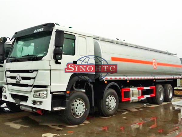 8 X 4 HOWO Oil Tanker Truck For Loading Fuel / Gasoline 6000 Gallons Volume