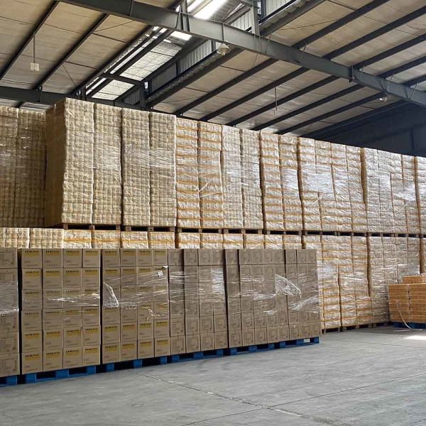 Factory Custom Logo Soft Tissue Cleaner Face Towel 2/3/4 Layers Box Packaging Original Wood Pulp Paper Towel for Facial Use