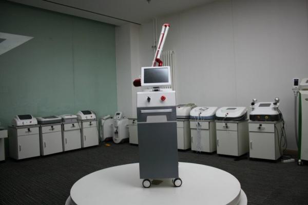Articulated 7-joint arm with up to 360° rotation,Free wide range of treatments,Multiple colors,ND Yag Laser Machine