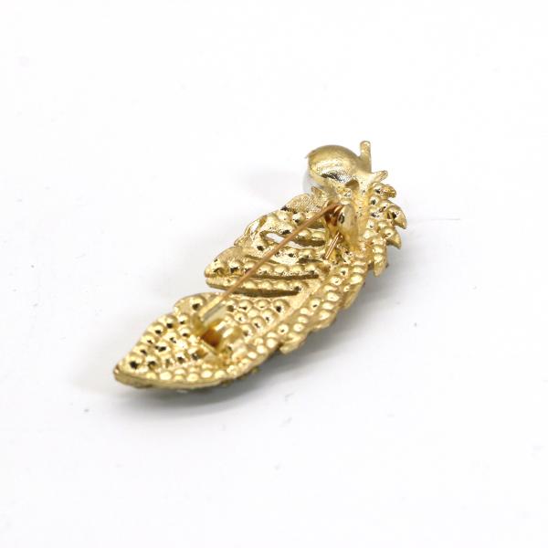 Gold Leaf Brooch Pin for women Diamond Inlaid Alloy Copper Material