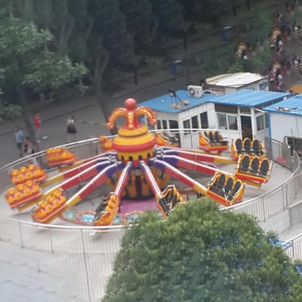 Thrilling Outdoor Play Equipment Crazy Bounce Ride High Lift 3.5m