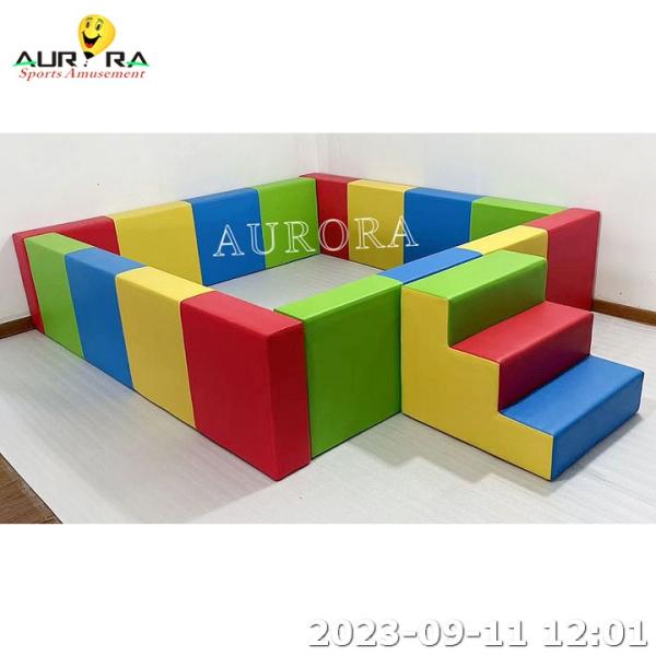 200x200cm Indoor Kids Soft Play Equipment Ball Pit Colored Customized Design