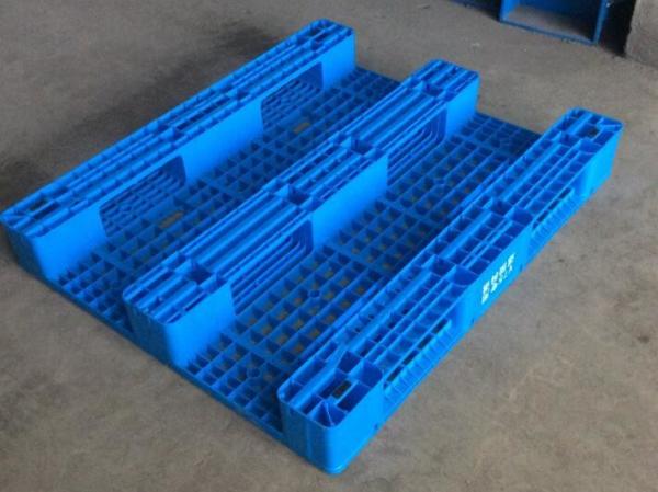 Light weight one time plastic pallets for transport and storage, Heavy duty cross bottom plastic pallet with 6 runners
